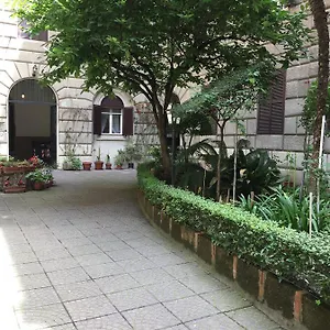 https://blue-whale.it-romehotels.com